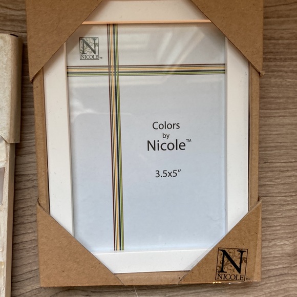 Three white frames one with shells bundle - Picture 9 of 13